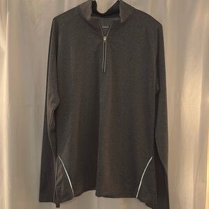 Like new, athletic 1/4 zip top